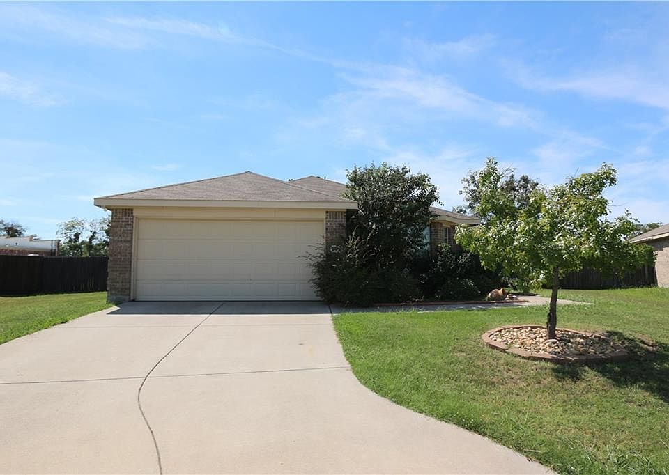 1st image of 909 Bamboo Dr