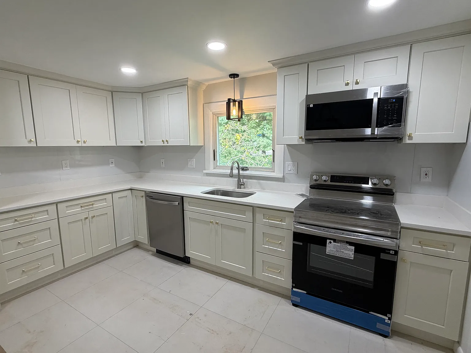 4 bed, 1700 sqft, $4,600 — Photo 3