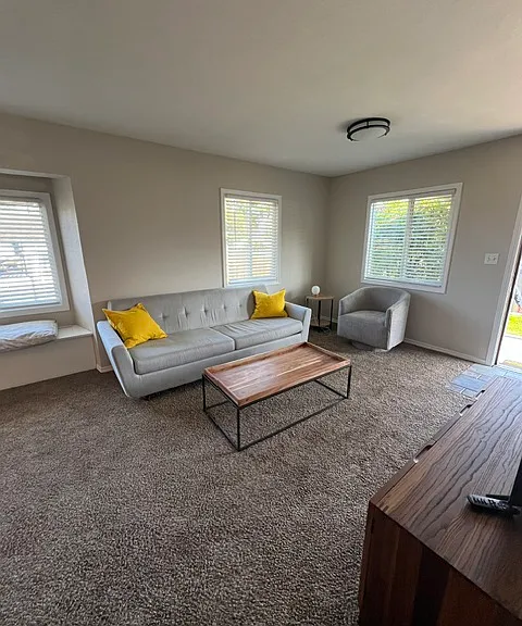 877 Pacific Dr — Photo 8