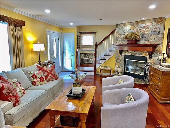 3rd image of 31 Underhill Pl