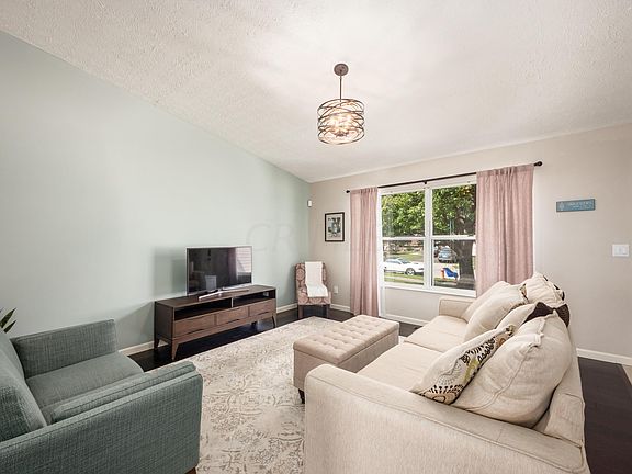 4th image of 4977 Hilliard Oaks Ct