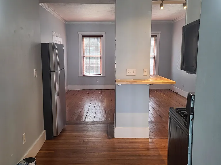 216 W 9th St #1 — Photo 9