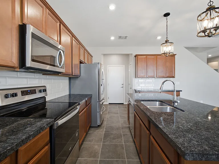 17851 W Daley Ln — Photo 23