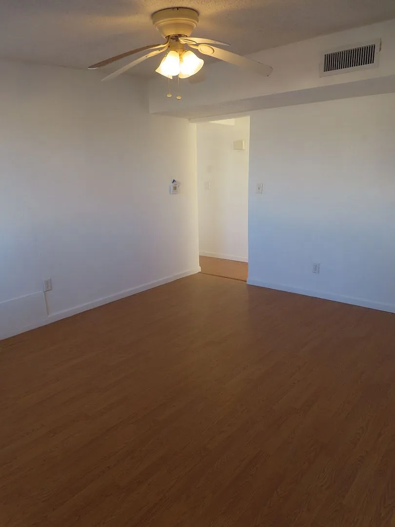 10052 Kenworthy — Photo 3