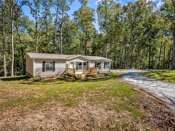 1009 Trailwinds Dr, Westminster, SC 29693