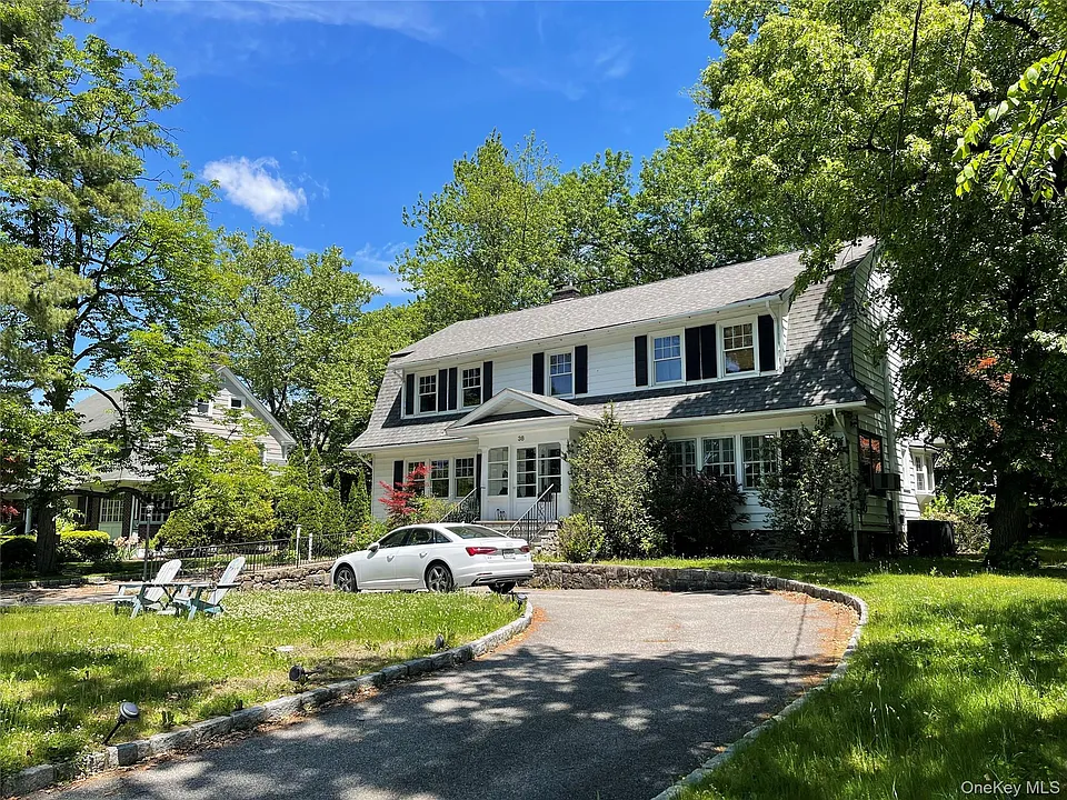 38 Gedney Park Dr