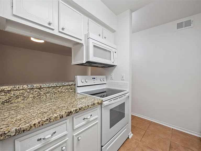 3131 Cummins St #3 — Photo 13