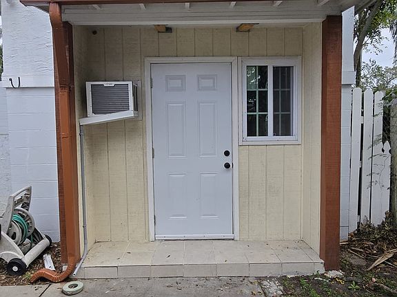 4th image of 3121 S Crystal Lake Dr