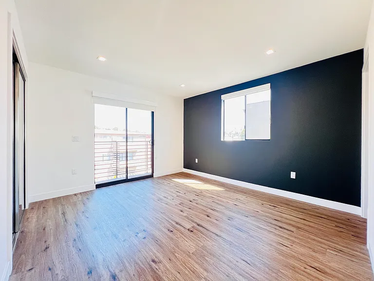 4572 Oakwood Ave — Photo 26