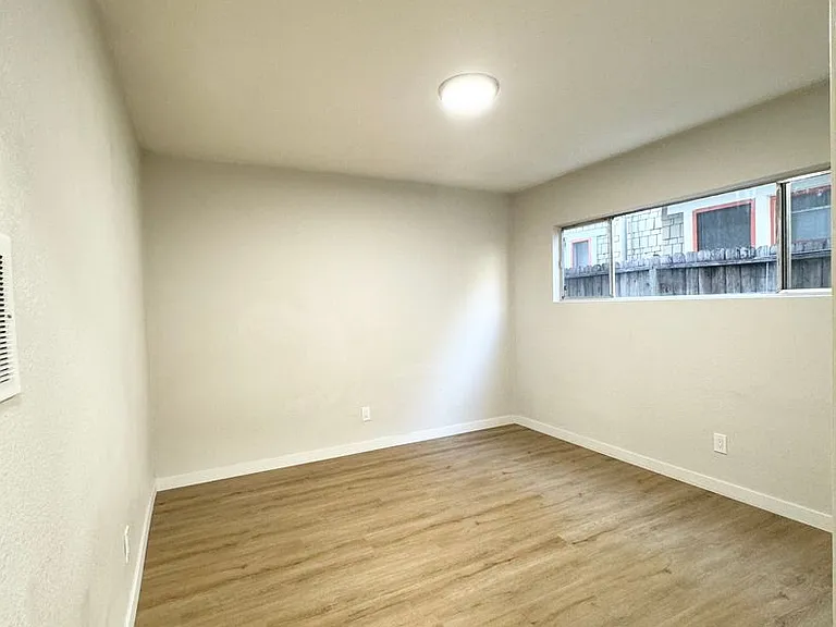 80 N Bonnie Ave — Photo 16