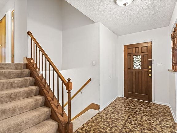 4th image of 8519 Star Creek Dr