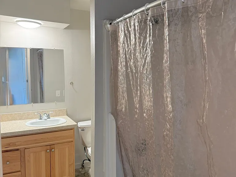 Willow Lake Apartments — Photo 4