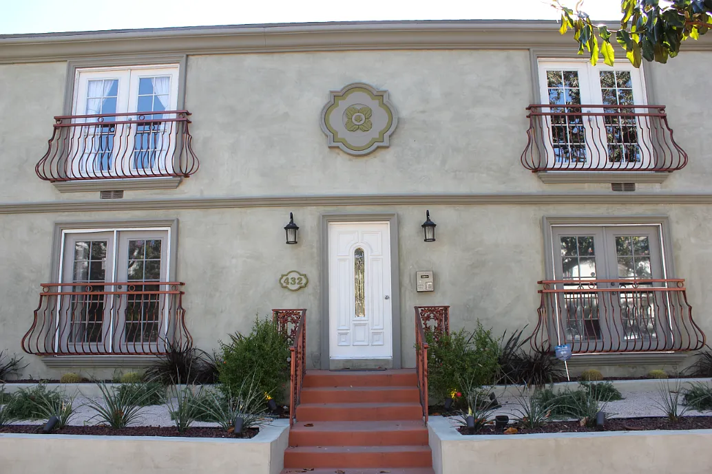 Building Photo - 432 S Doheny Dr #3A