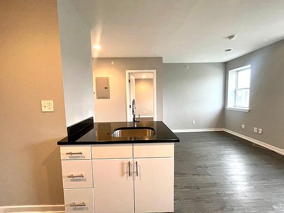 4th image of 1924 Geary St #2R