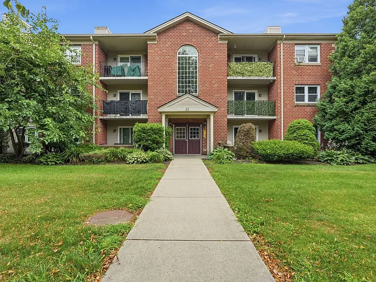 22 Maple Crest Cir #F — Photo 8