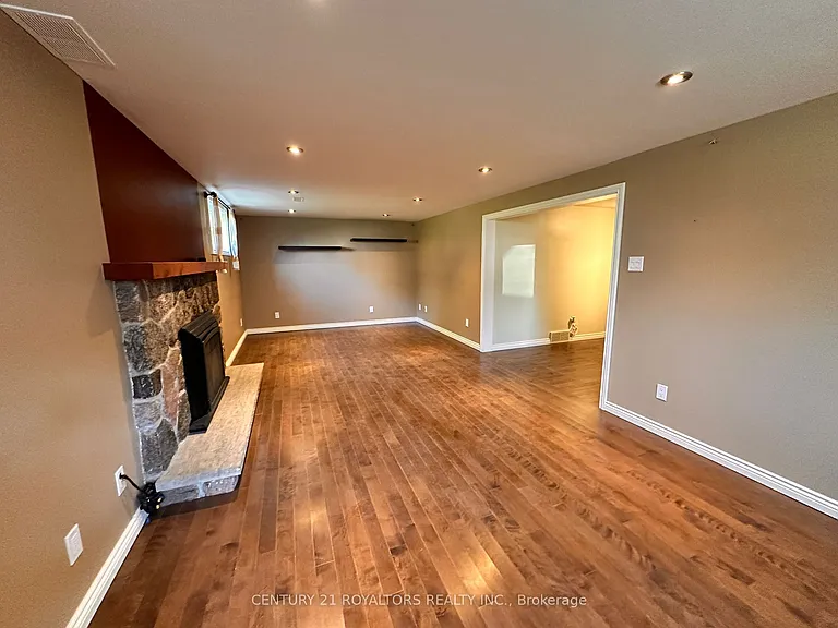 404 Trent St W — Photo 7