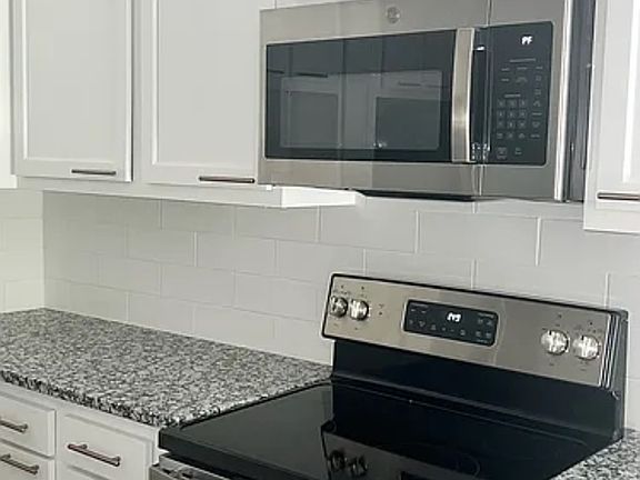 3rd image of 1050 Horsemans Ln APT 203