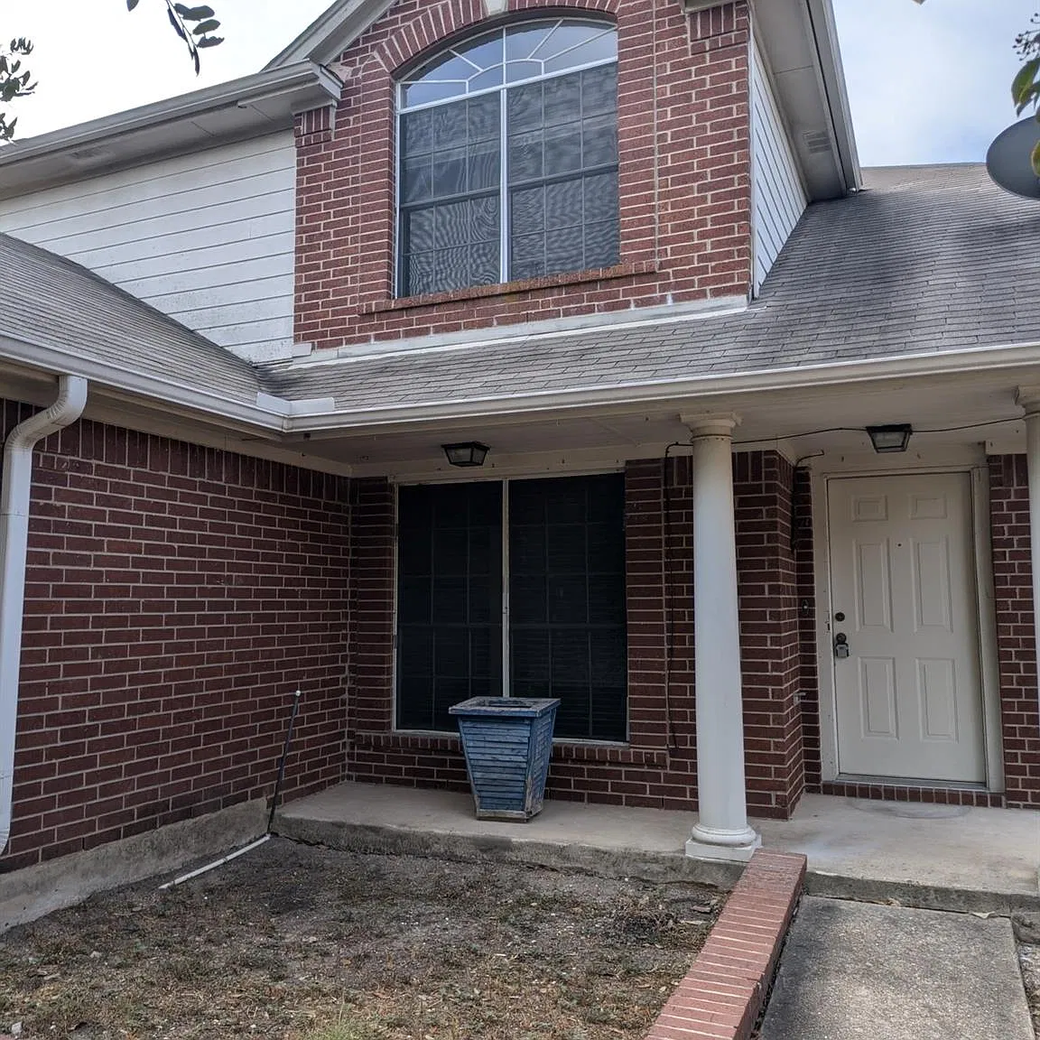 4 bed, 2.5 bath, 1990 sqft, $1,895 — Photo 1