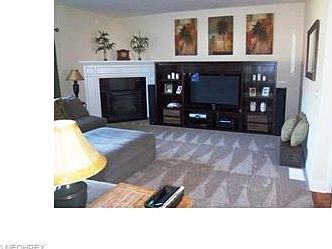 5th image of 621 Eaton Dr