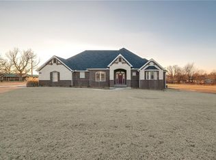 571 S Rainbow Rd, Cave Springs, AR 72718