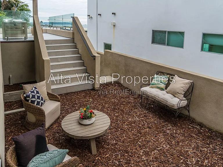 5606 Dolphin Pl — Photo 19