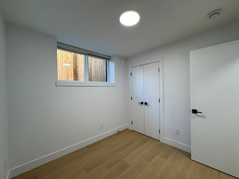 4557 Parker St — Photo 10