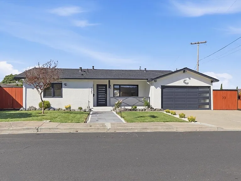 7947 Serena Ct — Photo 1
