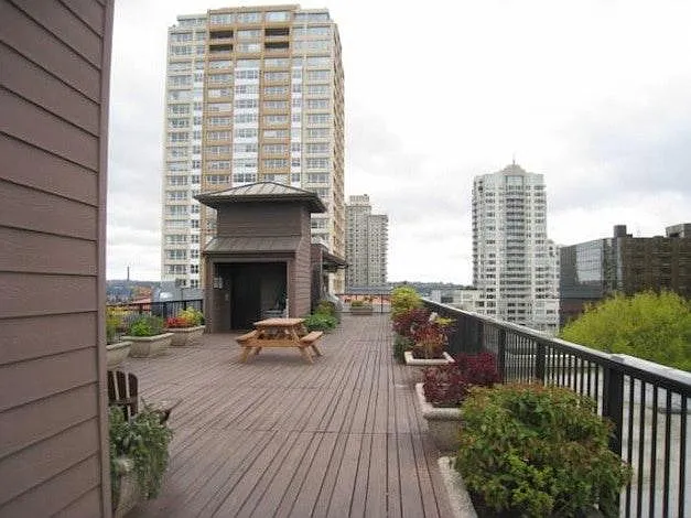 Building Photo - 425 Vine St #611