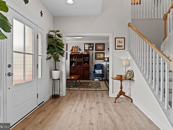 3rd image of 112 Kensington Pl
