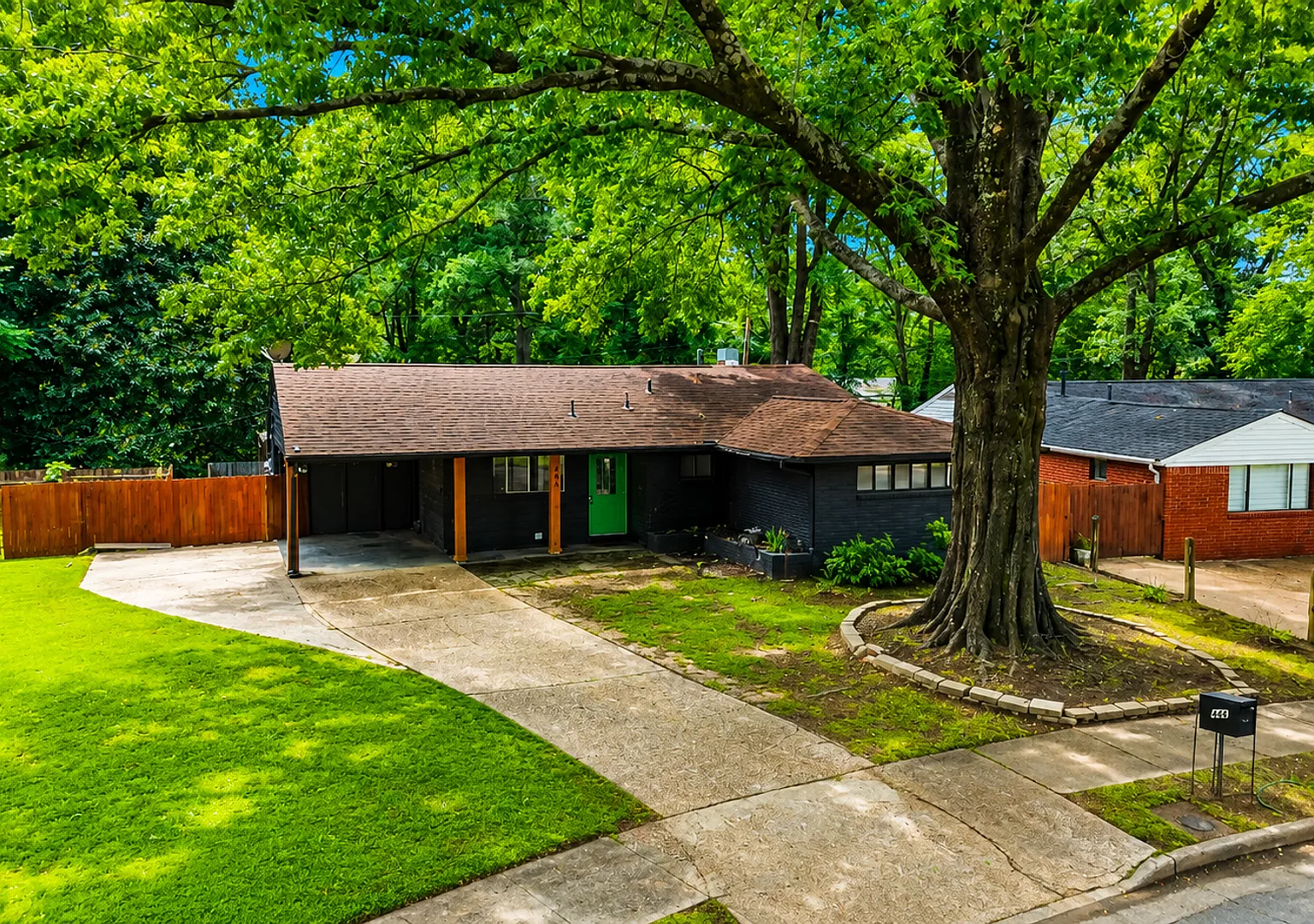 Cozy Freshly Updated 4BR/2BA on Green Acres- Available Now — Photo 1