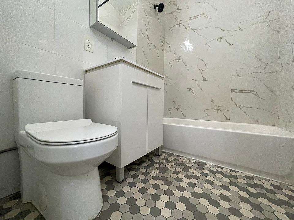 2nd image of 161 Bergen Ave #1E