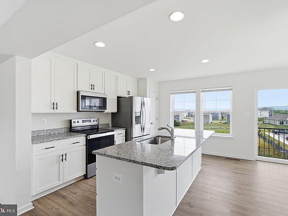 5th image of 12 Orchard Green Dr