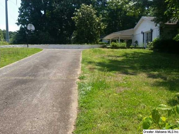 2nd image of 915 Wildwood Dr