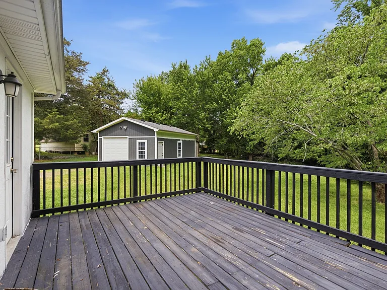123 Vivian Dr — Photo 22