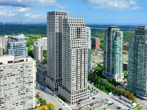 36 Elm Dr W #705, Mississauga, ON L5B 0N3