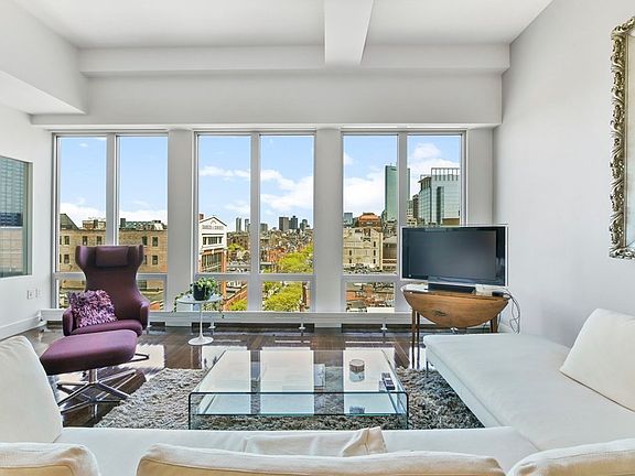 5th image of 360 Newbury St Unit 611