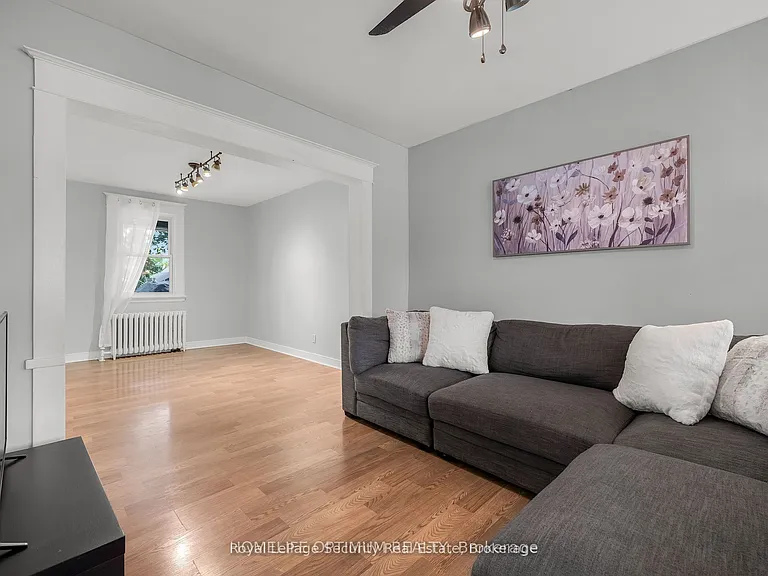35 Bayfield Ave — Photo 4