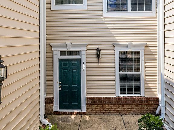 4th image of 43840 Hickory Corner Ter Unit 108