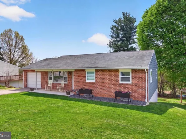 30 Merrin Rd, York, PA 17402