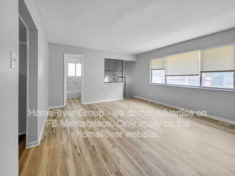 3 bed, 1.0 bath, 1000 sqft, $1,350 — Photo 3