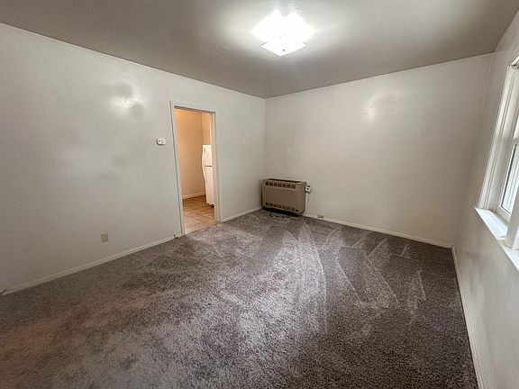 3rd image of 517 Quarry St #17