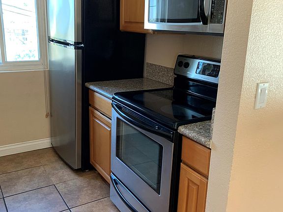 3rd image of 4230 52nd St Unit 6