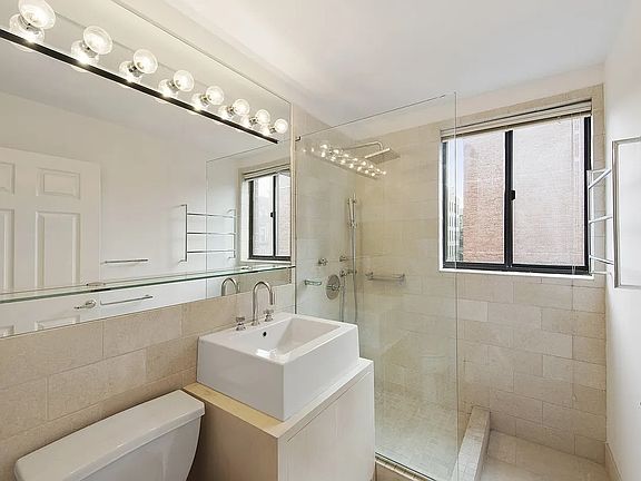 5th image of 179 Grand St APT 5G