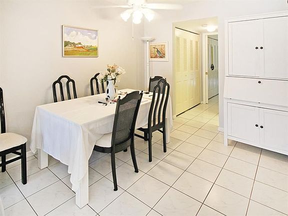 5th image of 359 Markham Cres #P