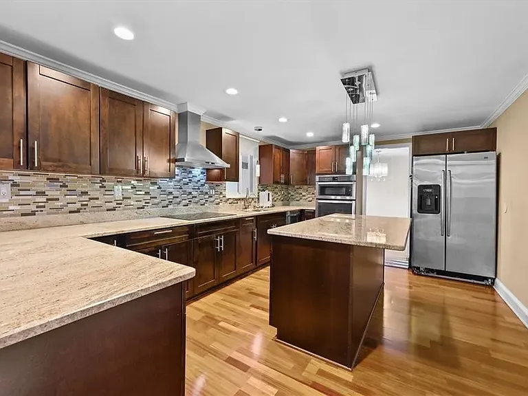 4608 Rosemear Ct — Photo 37