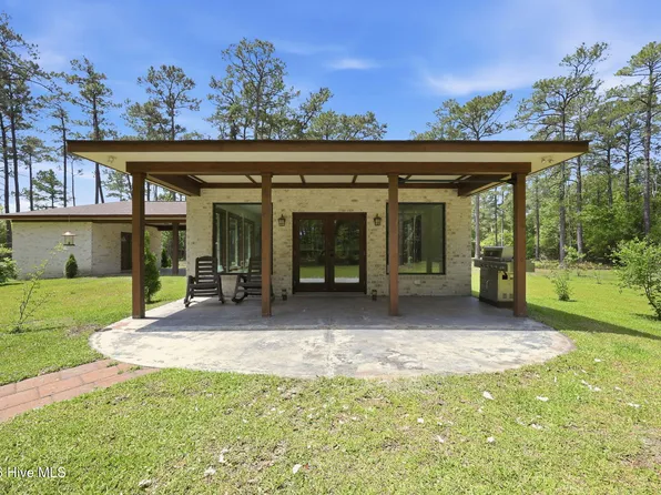 307 Crows Nest Road, Beaufort, NC 28516