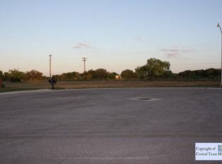 671 Oakcreek Pkwy, Seguin, TX 78155