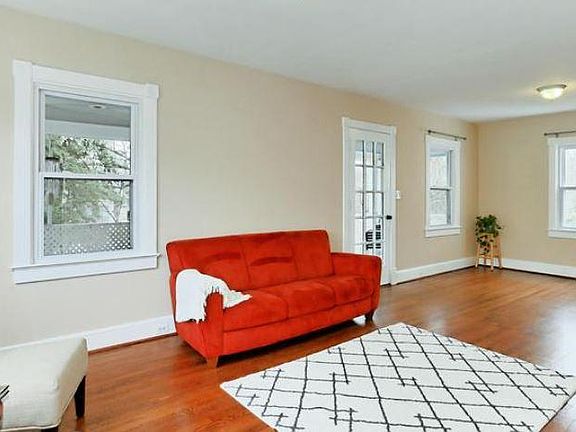 5th image of 712 S Wakefield St