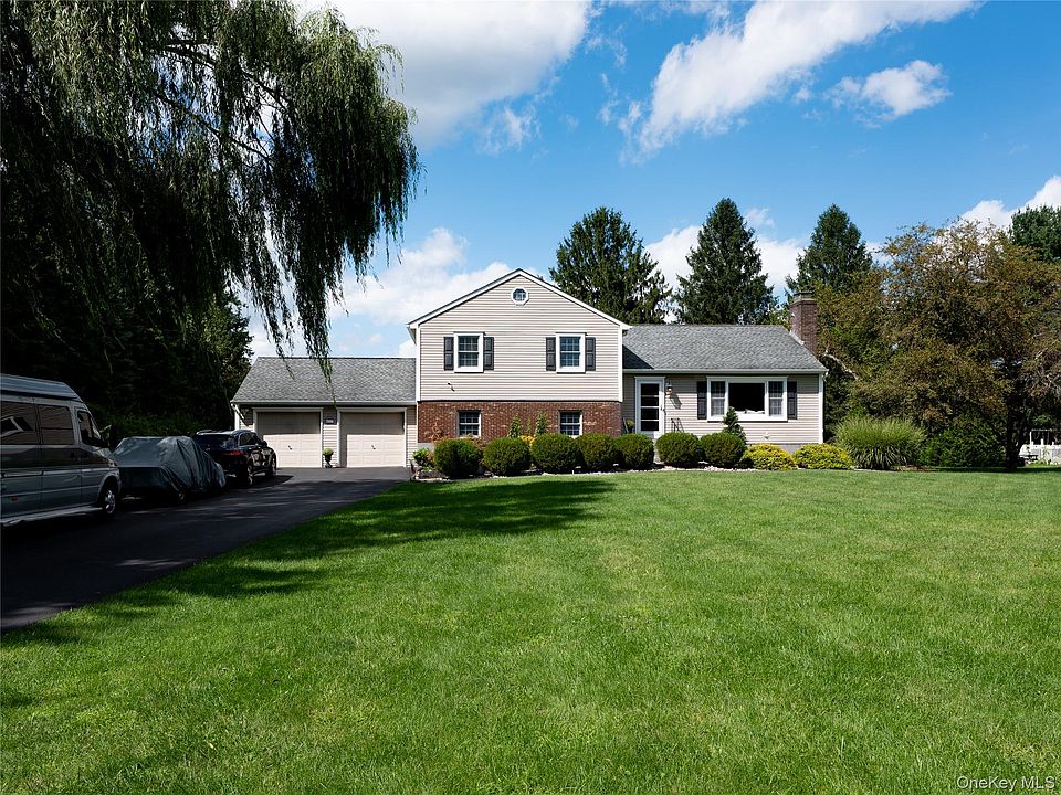 1st image of 15 Deer View Lane
