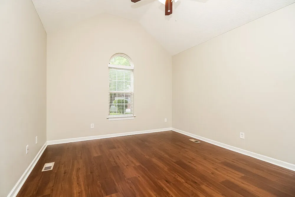 3 bed, 2.0 bath, 1280 sqft, $1,890 — Photo 4